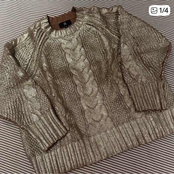 Banana Republic Metallic Gold Sweater - Picture 4 of 4